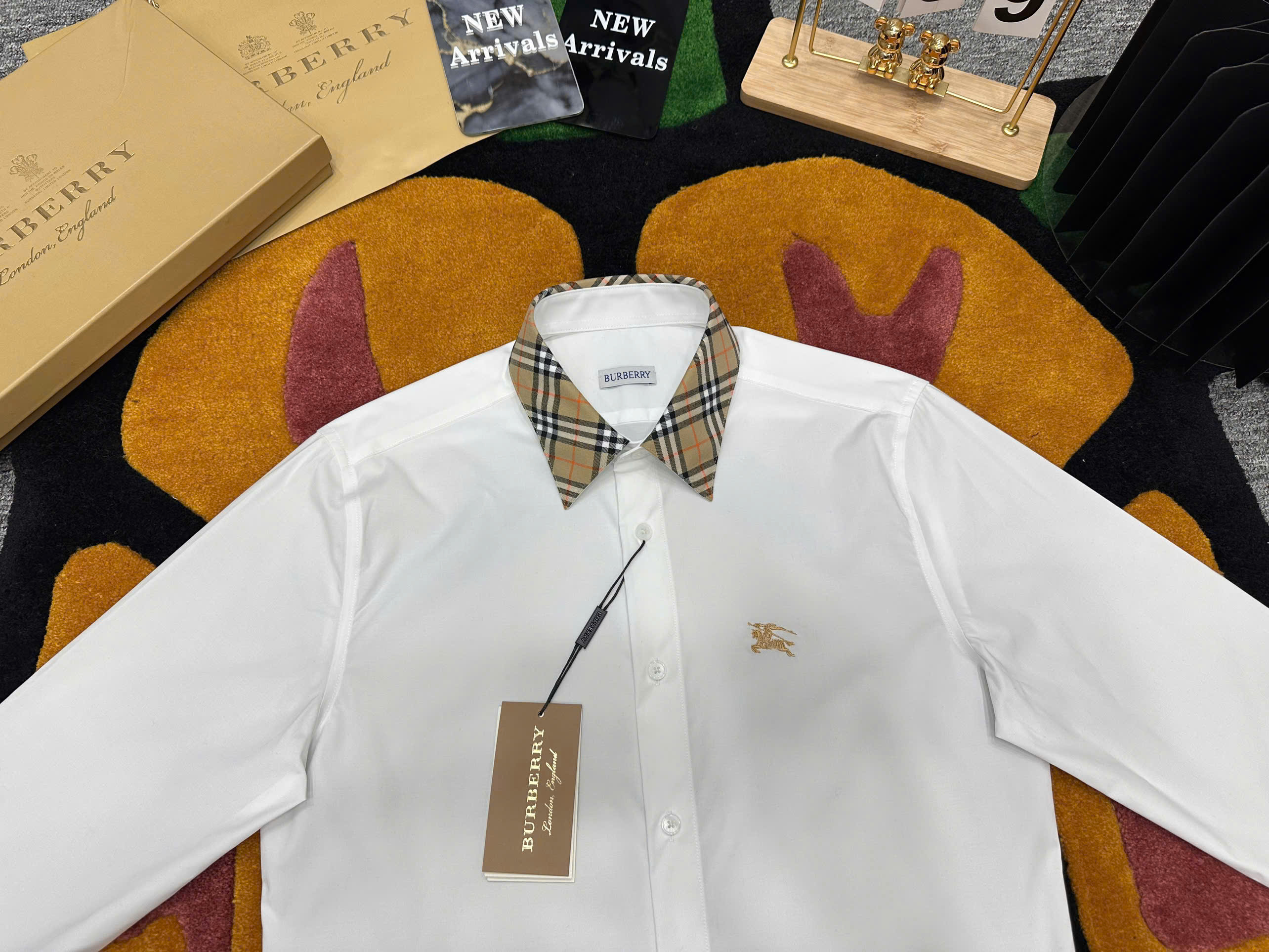 Áo sơ mi dài tay Burberry BBR Trắng logo thêu ngực phối Nâu kẻ sọc cổ tay Like Auth on web MK